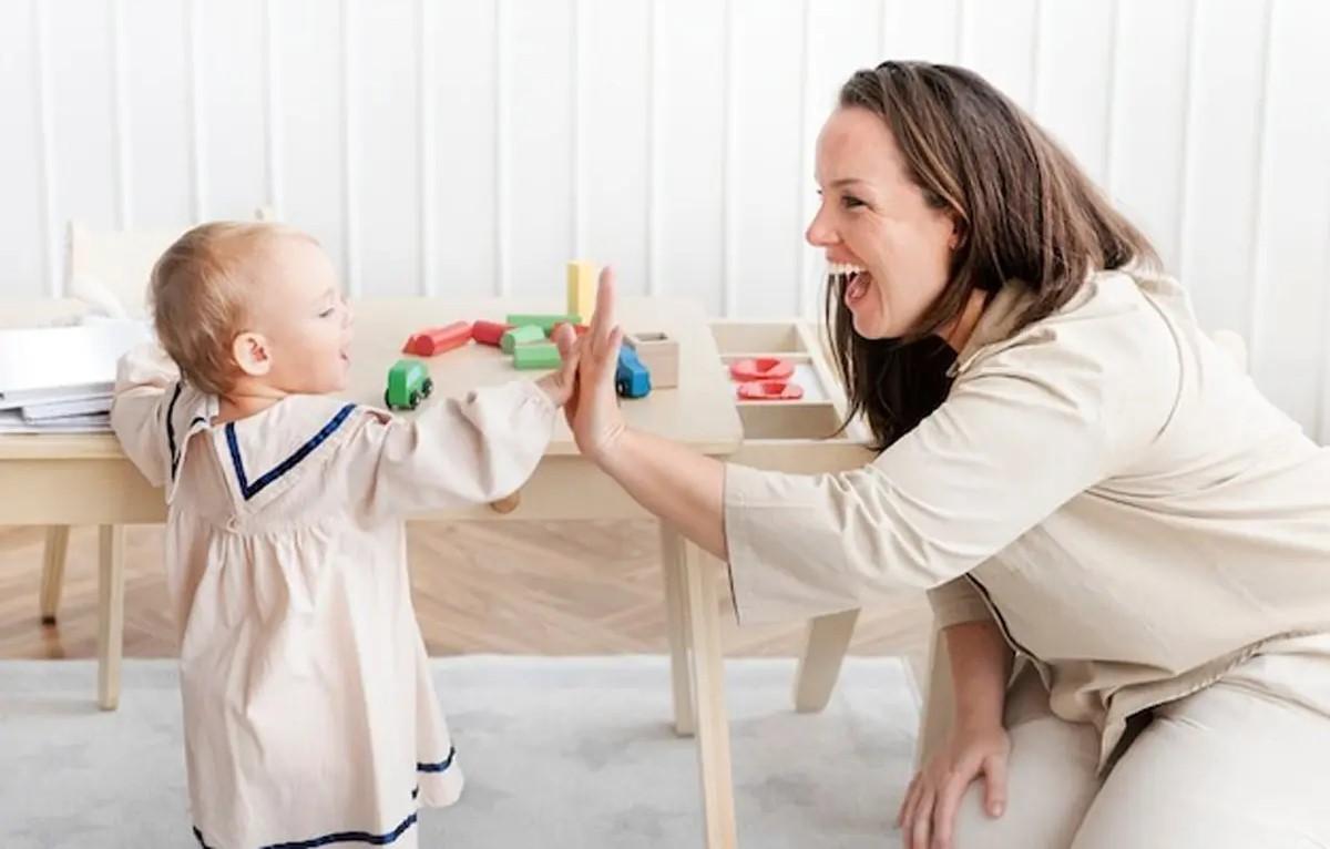 ببینید مادری که با بچه اش بازی میکنه چه اتفاقی براش میفته | کلیپی که در رسانه های خارجی وایرال شده