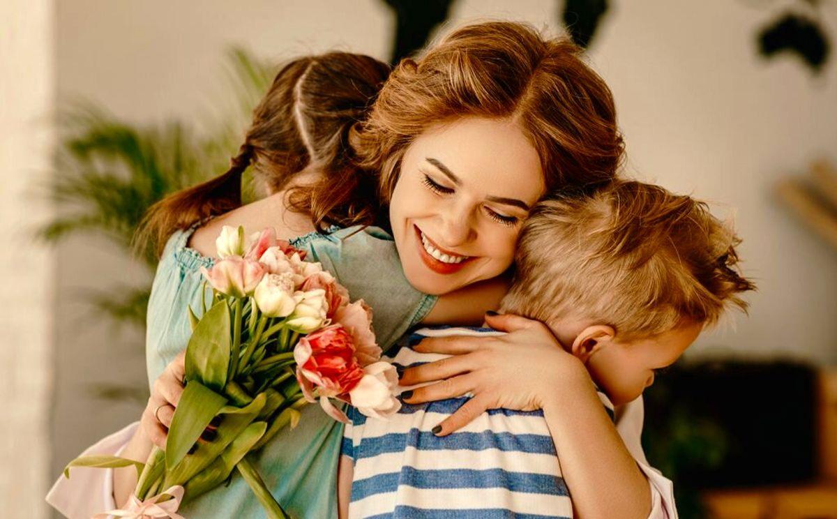 پیام تبریک روز مادر ۱۴۰۳ | پیامهای کوتاه و متن صمیمانه تبریک روز مادر و روز زن